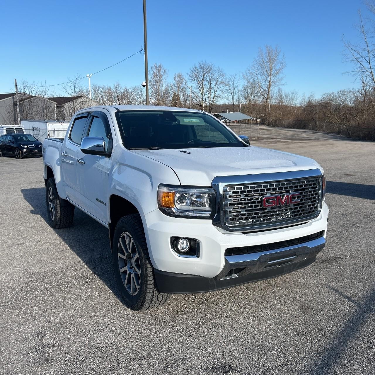 GMC Canyon Vehicle Full-screen Gallery Image 8