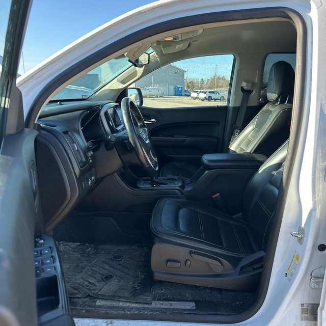 GMC Canyon Vehicle Full-screen Gallery Image 11