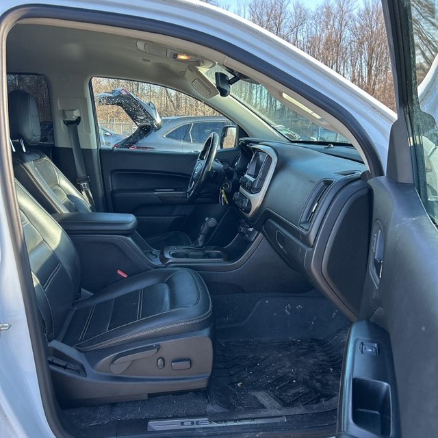 GMC Canyon Vehicle Full-screen Gallery Image 12