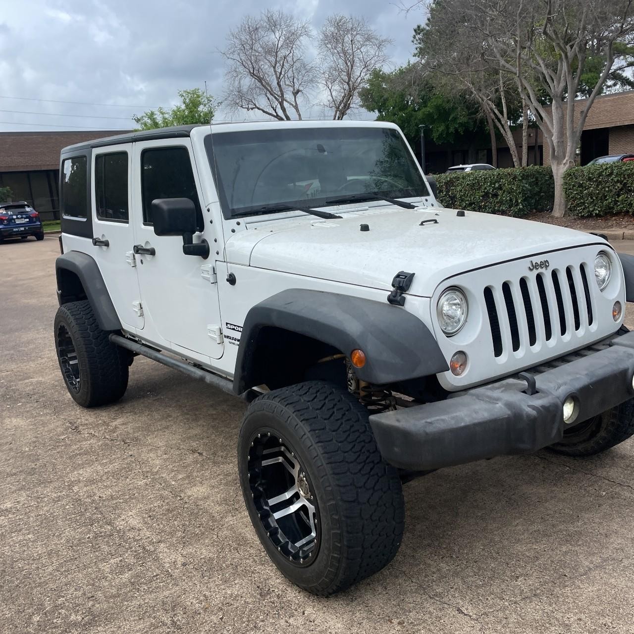 Jeep Wrangler Unlimited Vehicle Full-screen Gallery Image 3