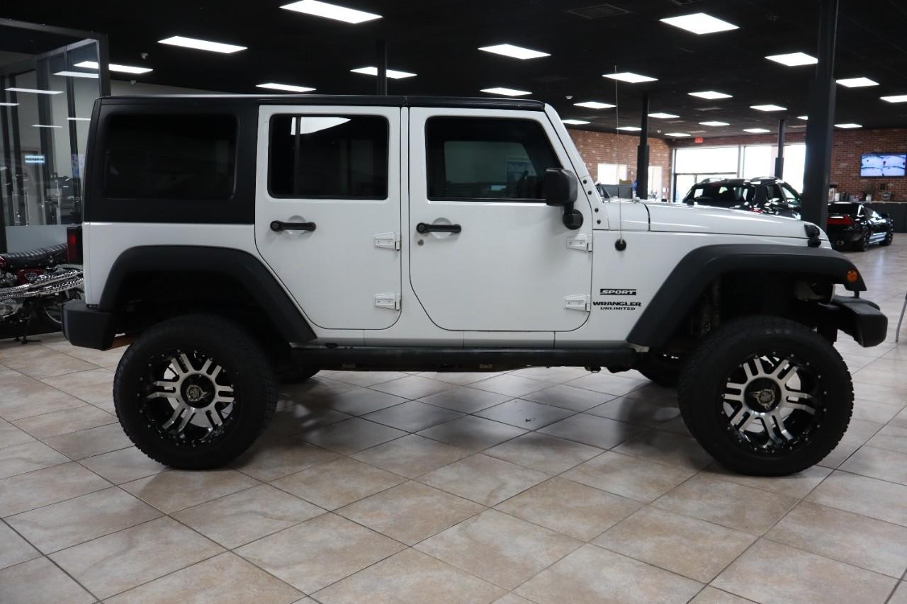 Jeep Wrangler Unlimited Vehicle Full-screen Gallery Image 6