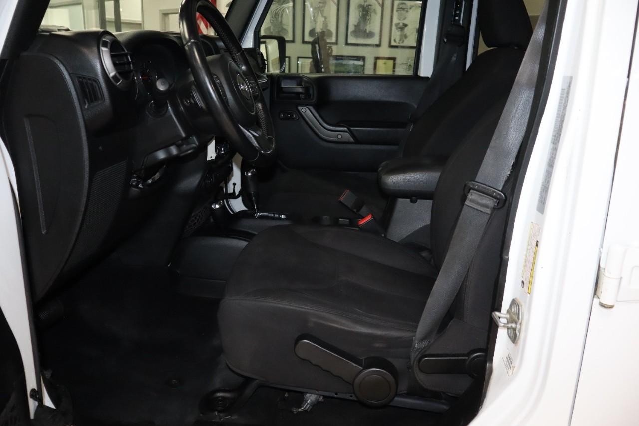 Jeep Wrangler Unlimited Vehicle Full-screen Gallery Image 9