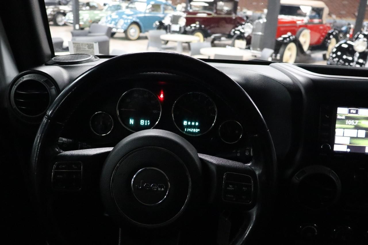 Jeep Wrangler Unlimited Vehicle Full-screen Gallery Image 11
