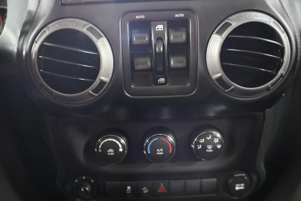Jeep Wrangler Unlimited Vehicle Full-screen Gallery Image 15