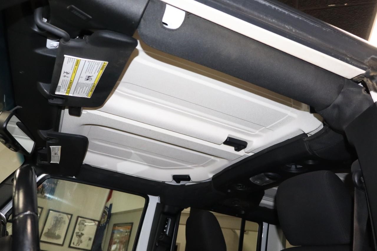 Jeep Wrangler Unlimited Vehicle Full-screen Gallery Image 16