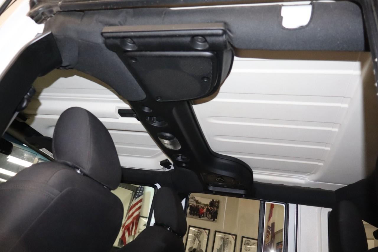 Jeep Wrangler Unlimited Vehicle Full-screen Gallery Image 19