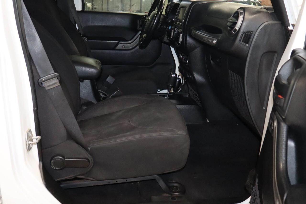 Jeep Wrangler Unlimited Vehicle Full-screen Gallery Image 24