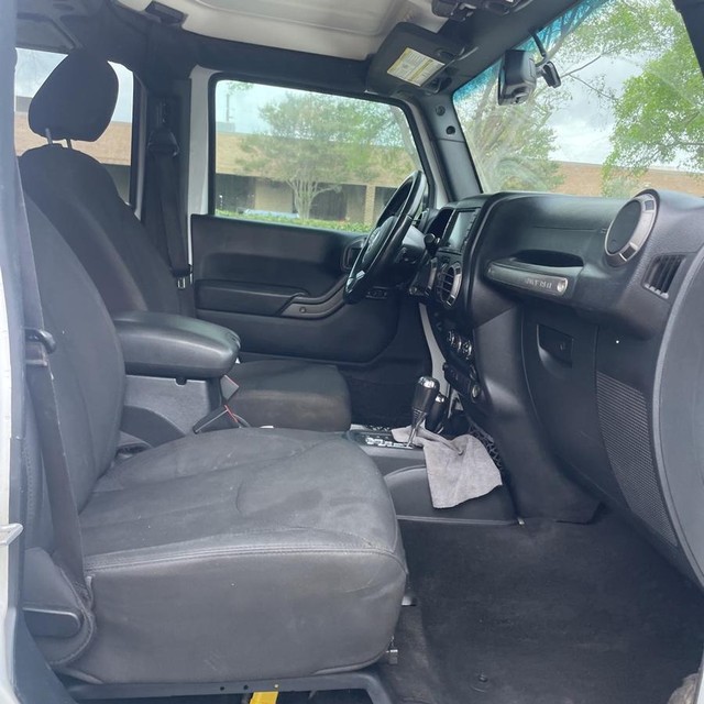 Jeep Wrangler Unlimited Vehicle Full-screen Gallery Image 7
