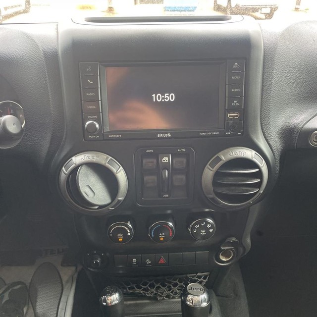 Jeep Wrangler Unlimited Vehicle Full-screen Gallery Image 11