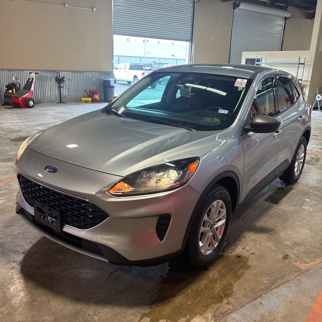 Ford Escape Vehicle Full-screen Gallery Image 2