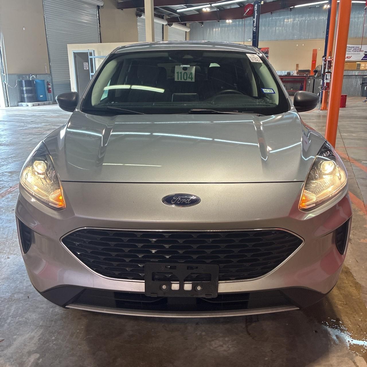 Ford Escape Vehicle Full-screen Gallery Image 4