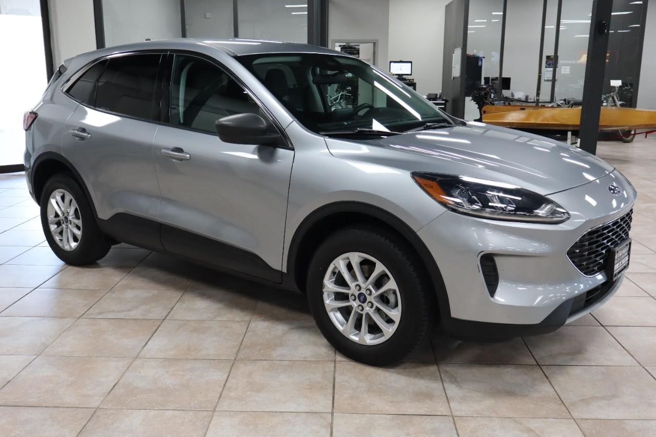 Ford Escape Vehicle Full-screen Gallery Image 7