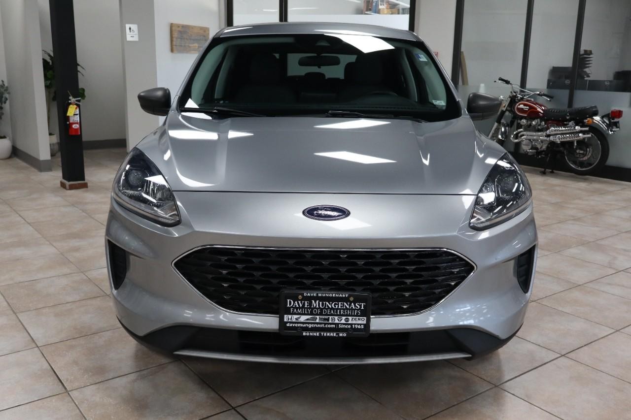 Ford Escape Vehicle Full-screen Gallery Image 8