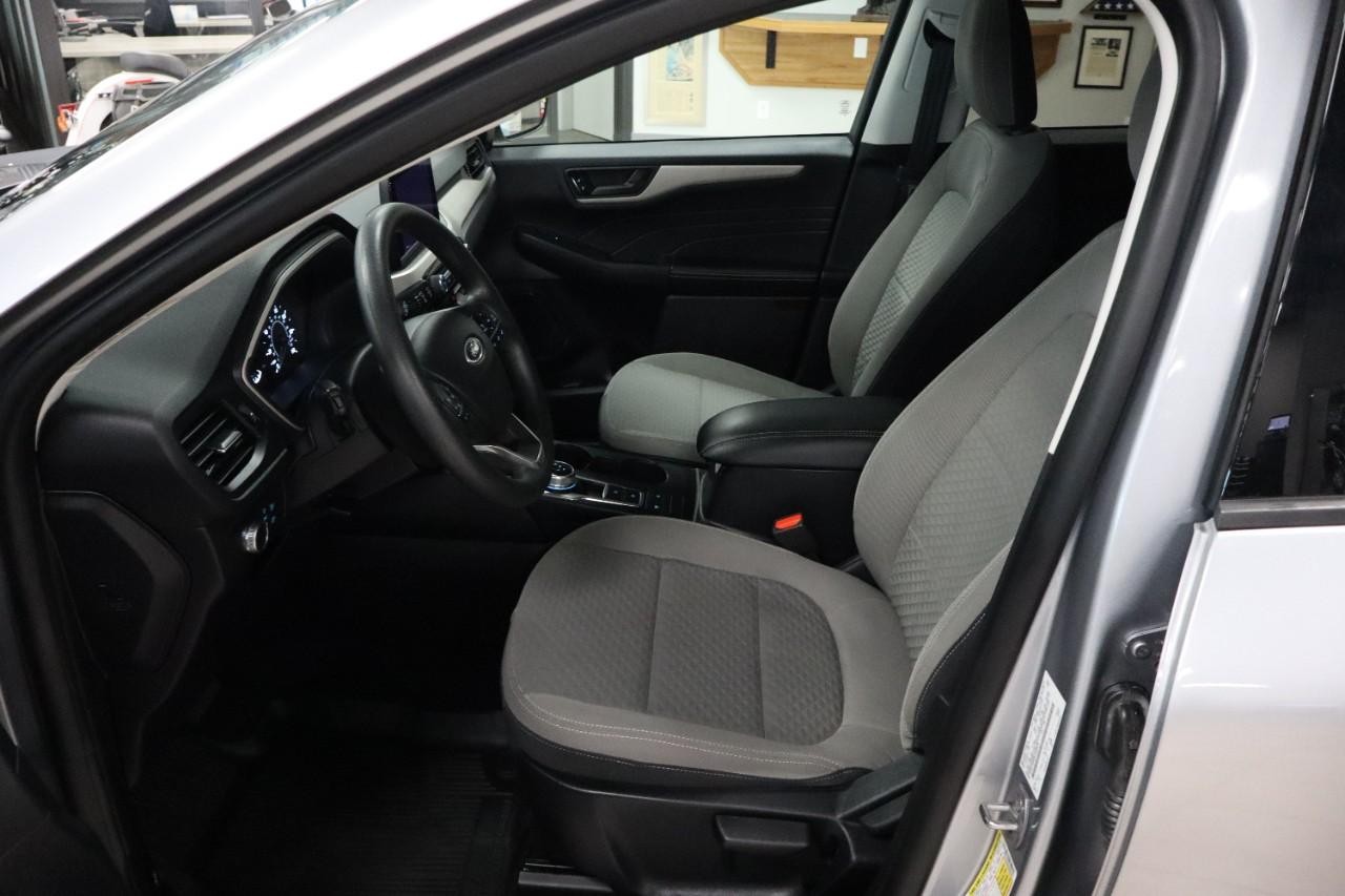 Ford Escape Vehicle Full-screen Gallery Image 9