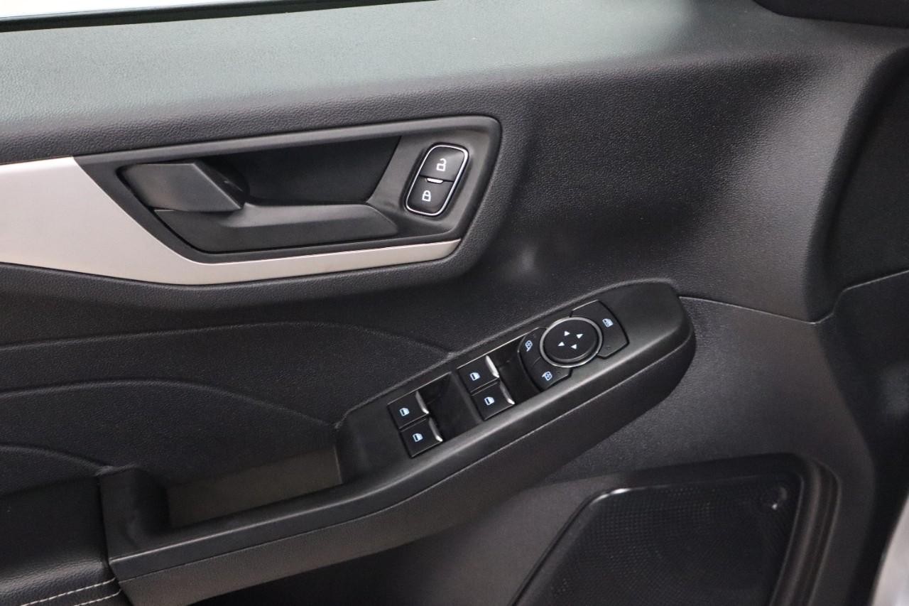 Ford Escape Vehicle Full-screen Gallery Image 11
