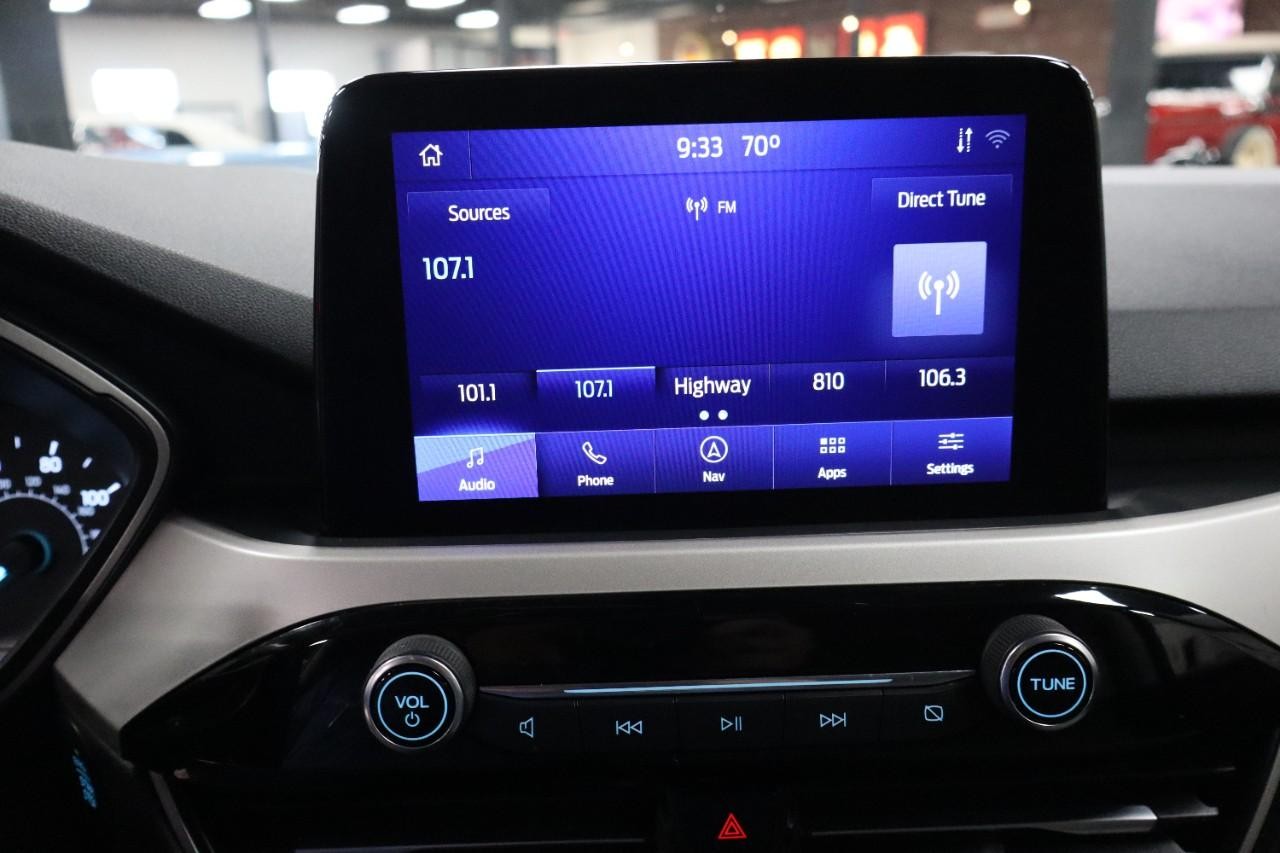 Ford Escape Vehicle Full-screen Gallery Image 15
