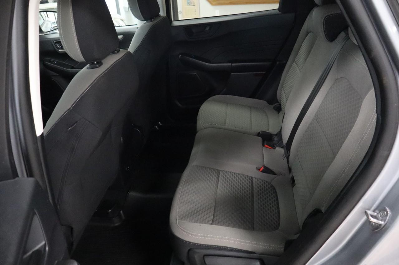 Ford Escape Vehicle Full-screen Gallery Image 18