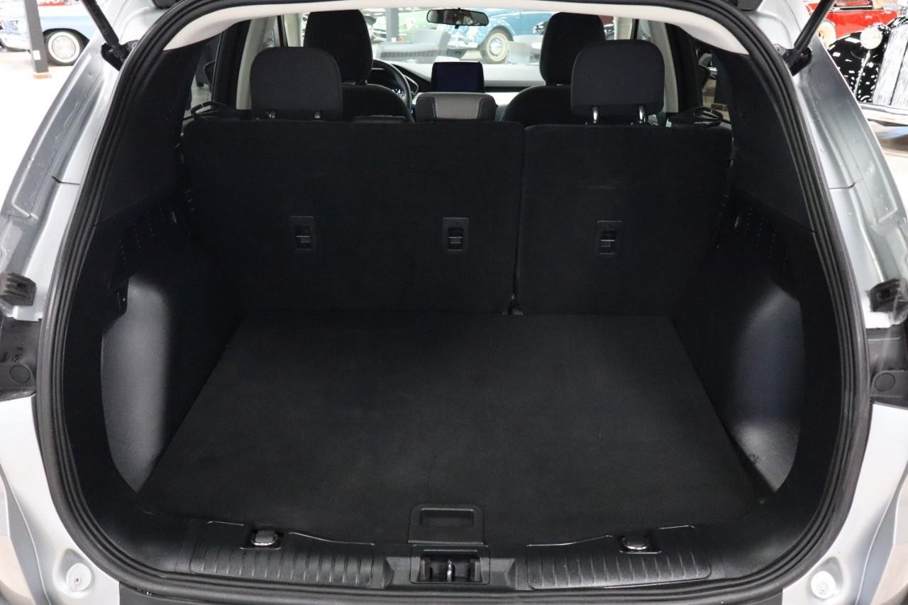 Ford Escape Vehicle Full-screen Gallery Image 19