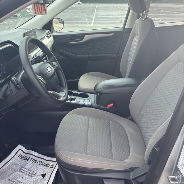 Ford Escape Vehicle Full-screen Gallery Image 6