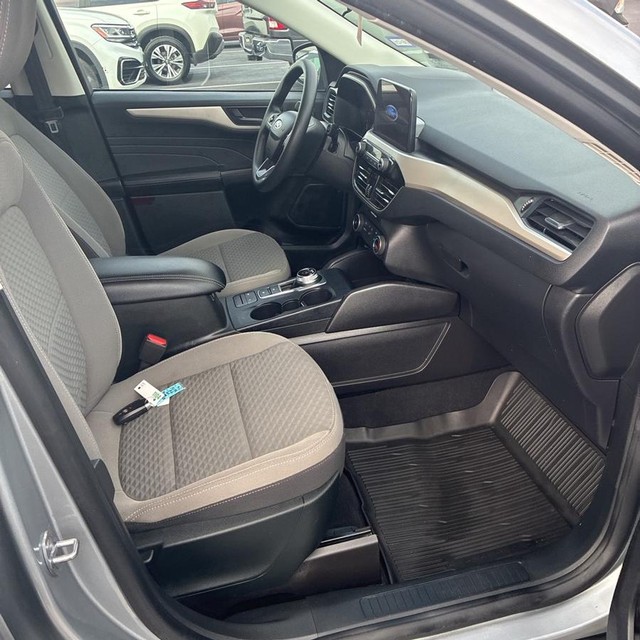 Ford Escape Vehicle Full-screen Gallery Image 7