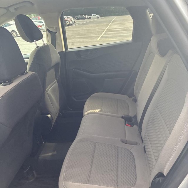 Ford Escape Vehicle Full-screen Gallery Image 8