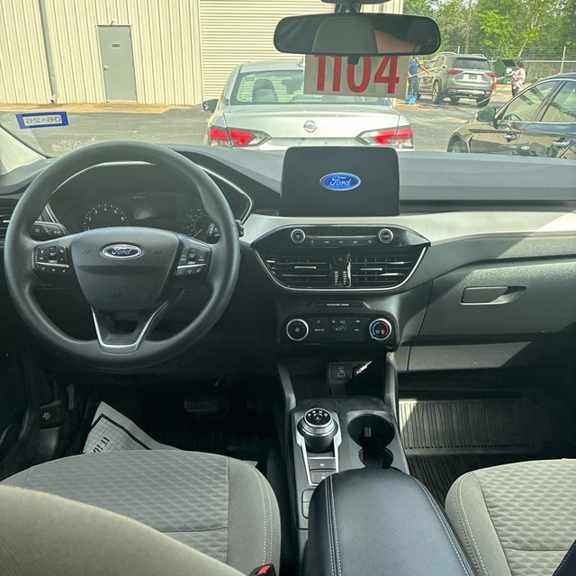 Ford Escape Vehicle Full-screen Gallery Image 10