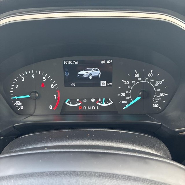 Ford Escape Vehicle Full-screen Gallery Image 12