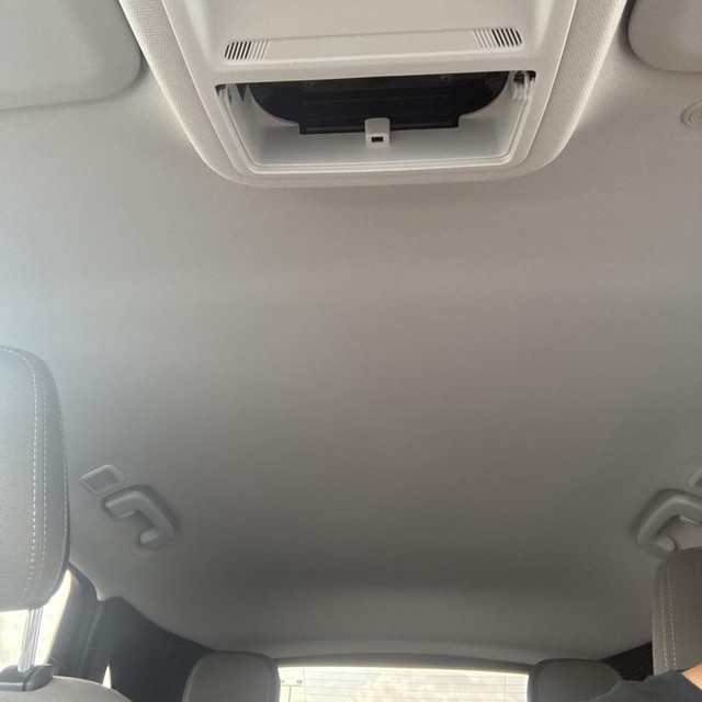 Ford Escape Vehicle Full-screen Gallery Image 13