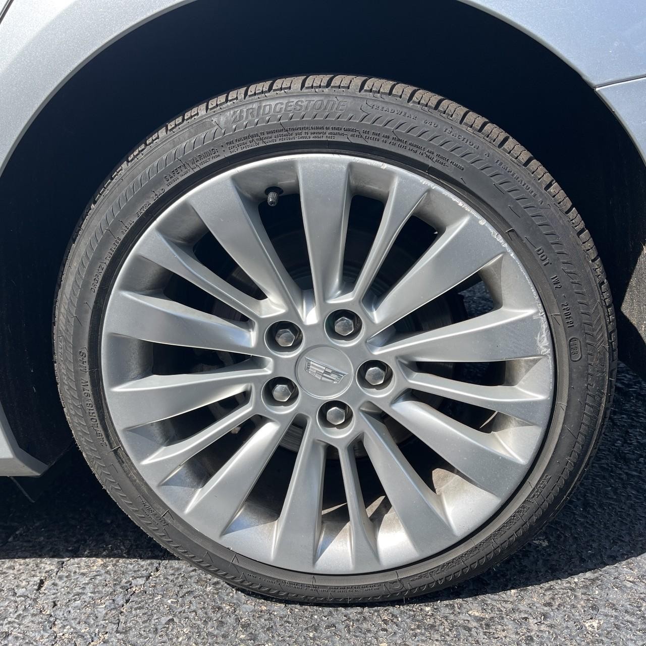 Cadillac CTS Sedan Vehicle Full-screen Gallery Image 09