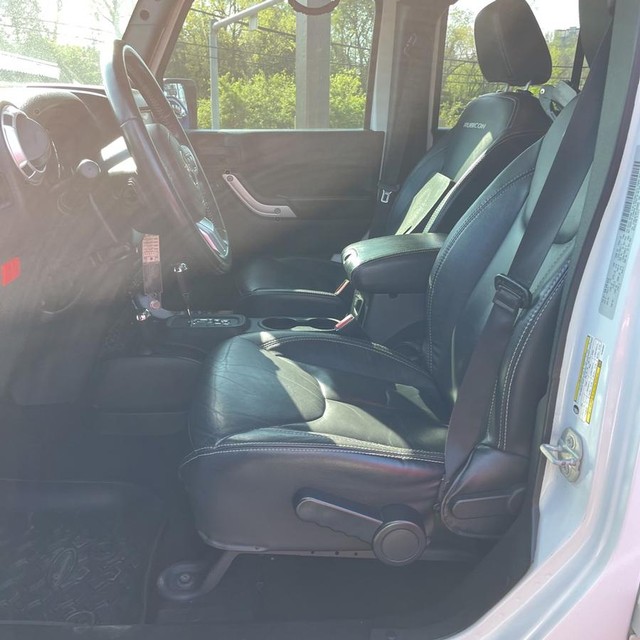 Jeep Wrangler Unlimited Vehicle Full-screen Gallery Image 10
