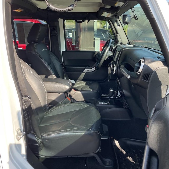 Jeep Wrangler Unlimited Vehicle Full-screen Gallery Image 11