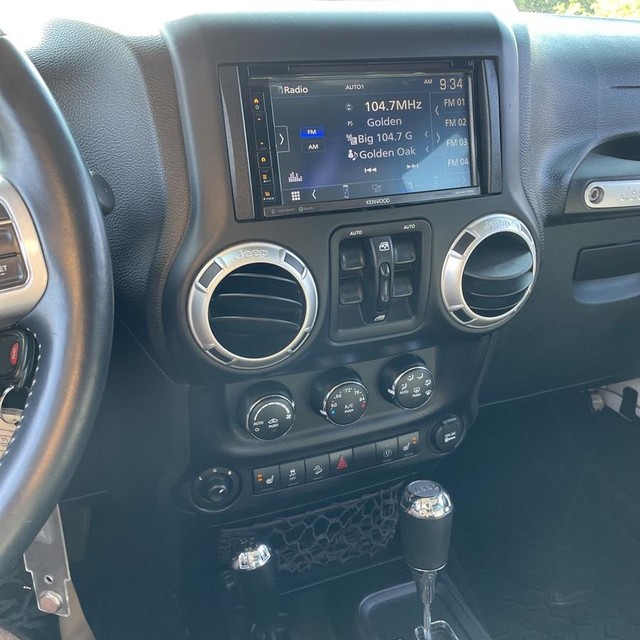 Jeep Wrangler Unlimited Vehicle Full-screen Gallery Image 15