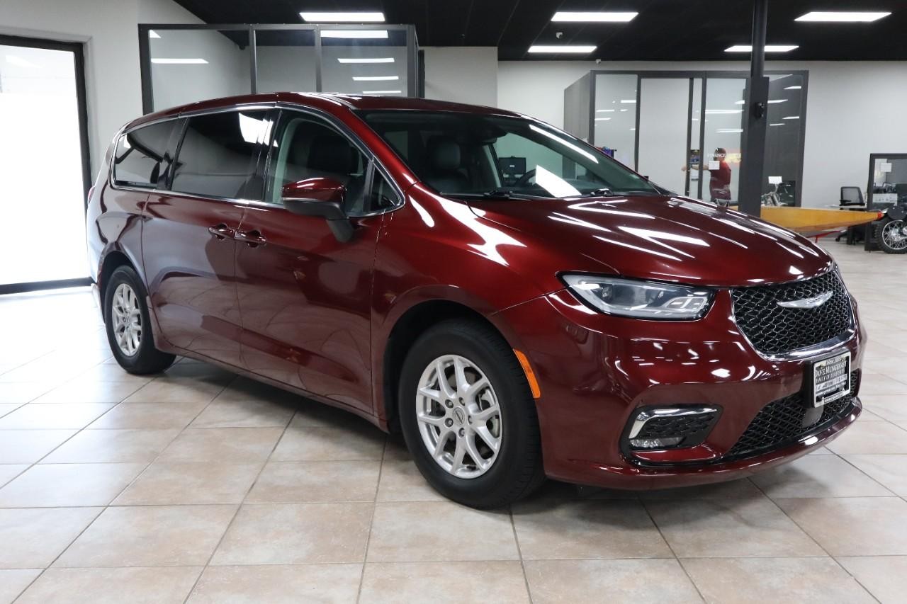 Chrysler Pacifica Vehicle Full-screen Gallery Image 7
