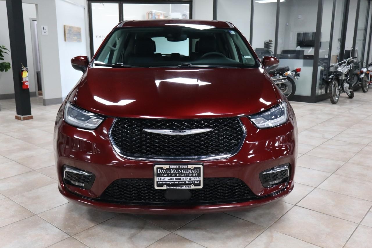 Chrysler Pacifica Vehicle Full-screen Gallery Image 8