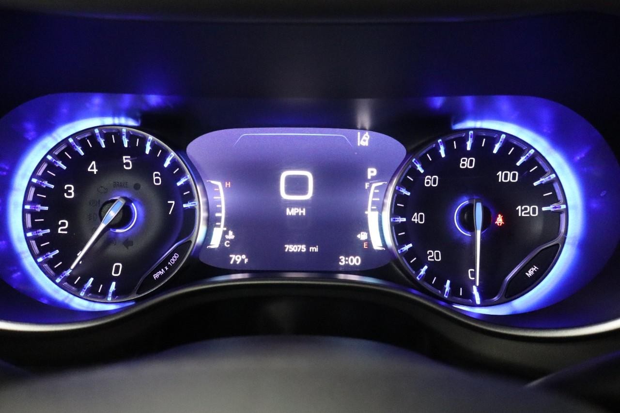 Chrysler Pacifica Vehicle Full-screen Gallery Image 13