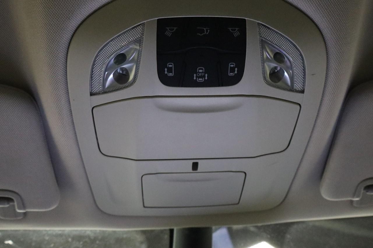 Chrysler Pacifica Vehicle Full-screen Gallery Image 14
