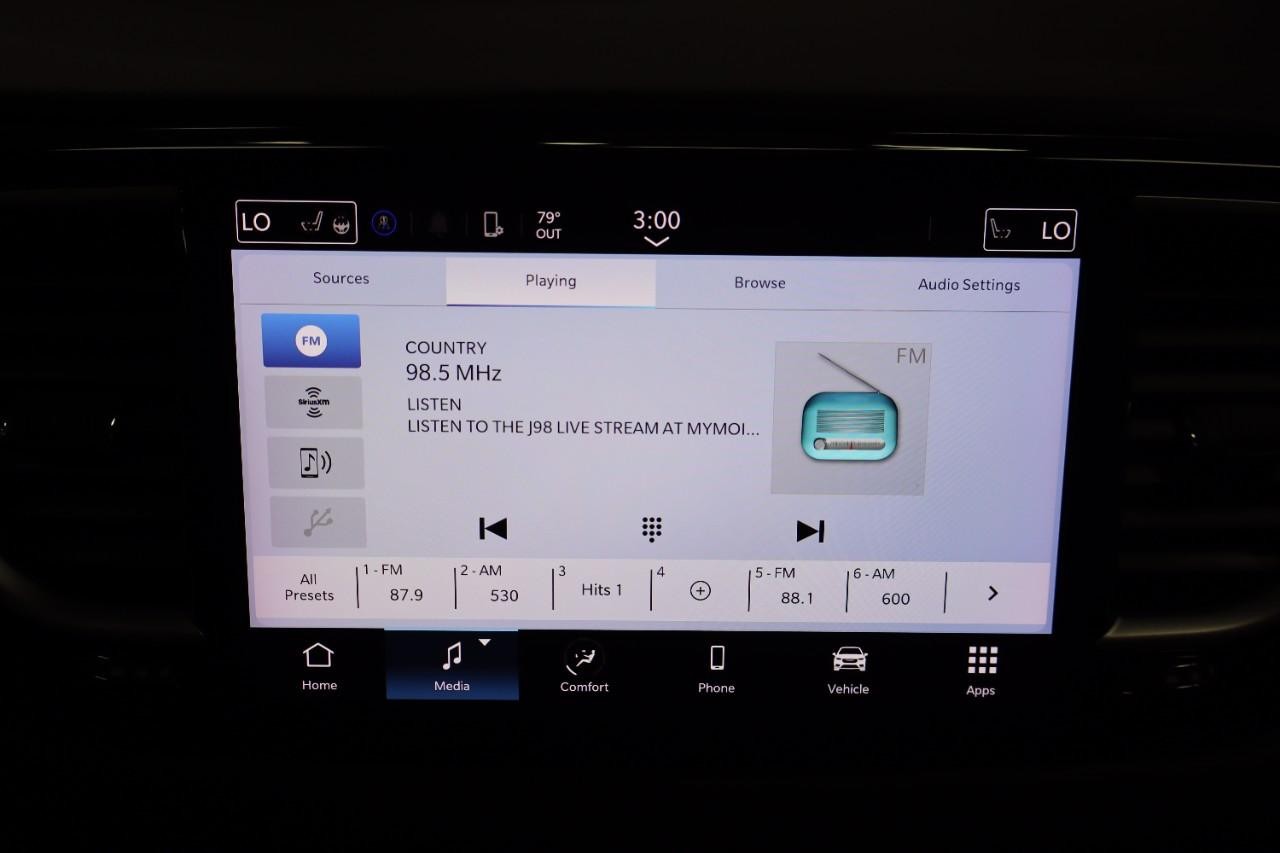 Chrysler Pacifica Vehicle Full-screen Gallery Image 15
