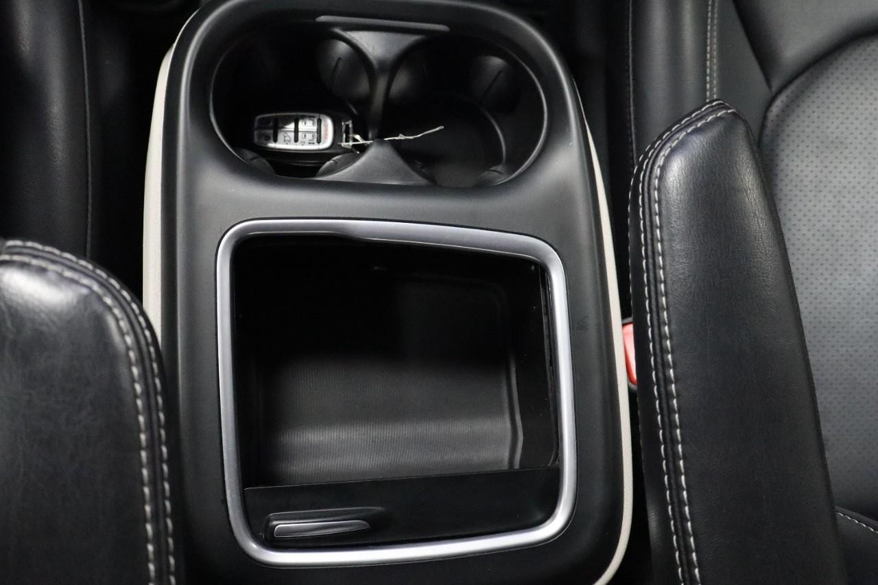 Chrysler Pacifica Vehicle Full-screen Gallery Image 20
