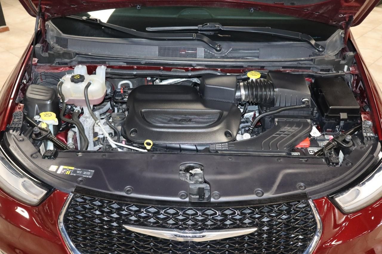 Chrysler Pacifica Vehicle Full-screen Gallery Image 26