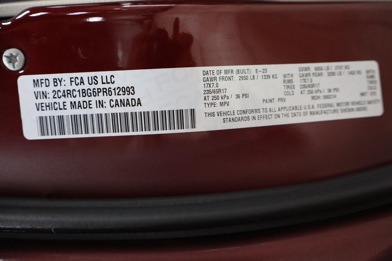 Chrysler Pacifica Vehicle Full-screen Gallery Image 28