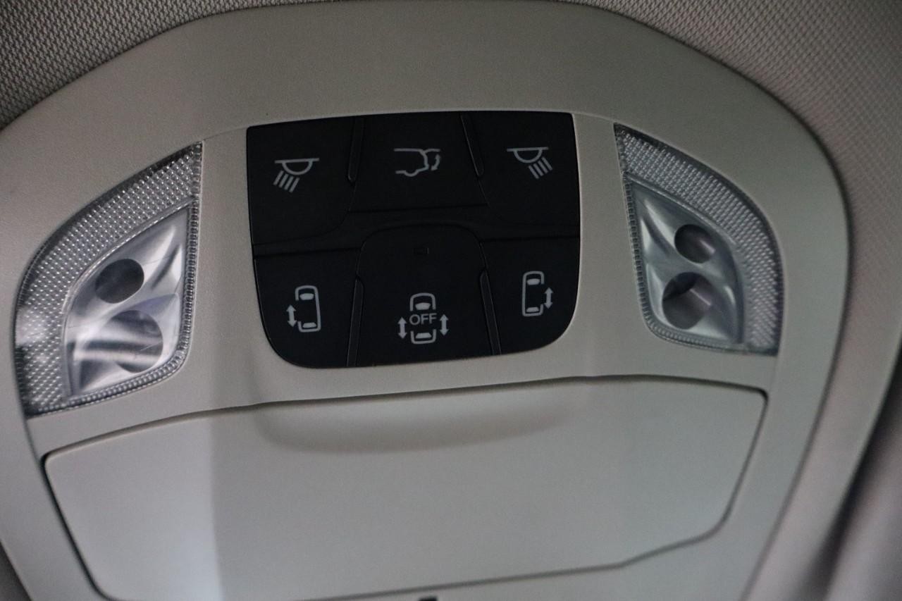Chrysler Pacifica Vehicle Full-screen Gallery Image 14
