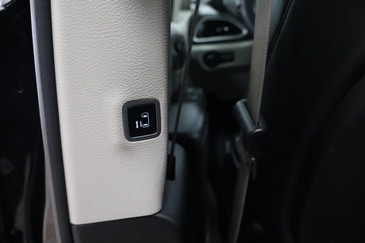 Chrysler Pacifica Vehicle Full-screen Gallery Image 20