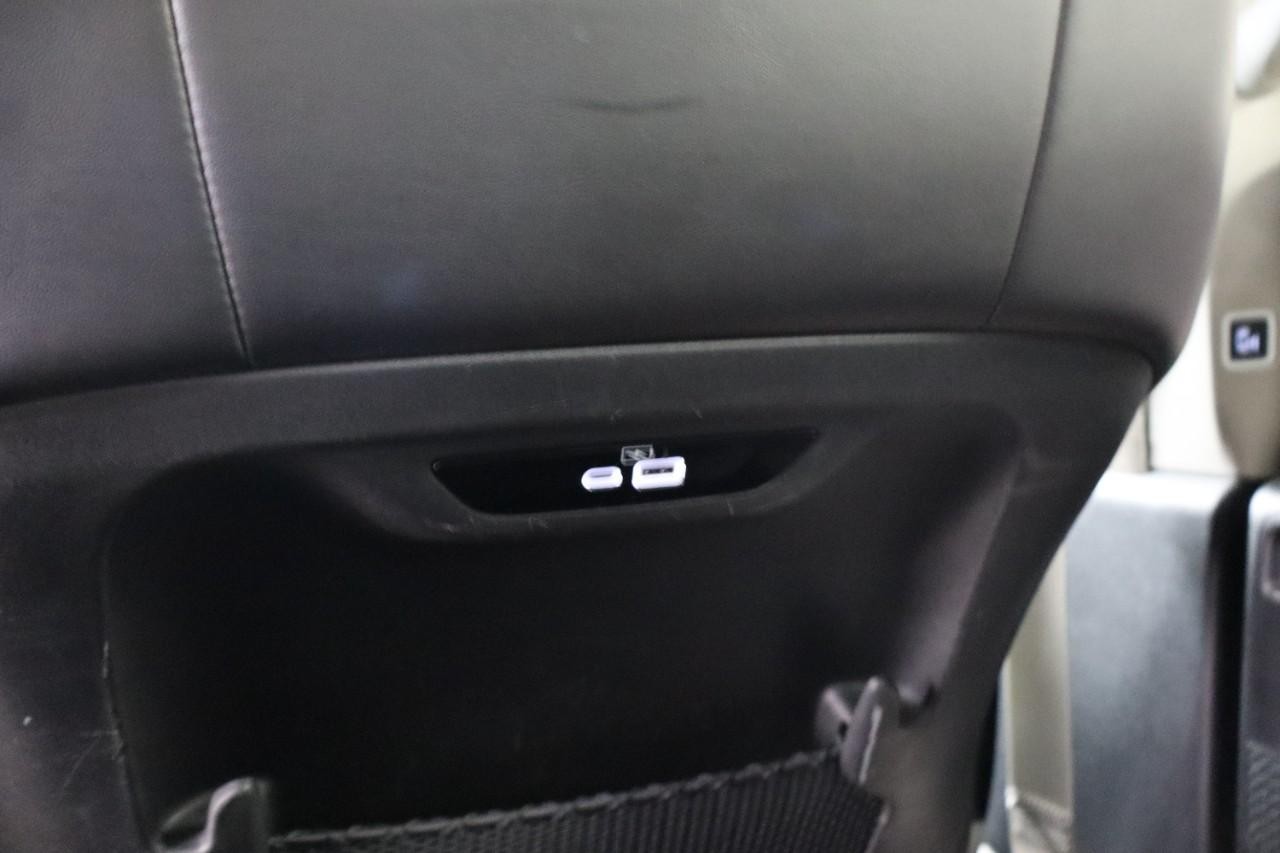 Chrysler Pacifica Vehicle Full-screen Gallery Image 23