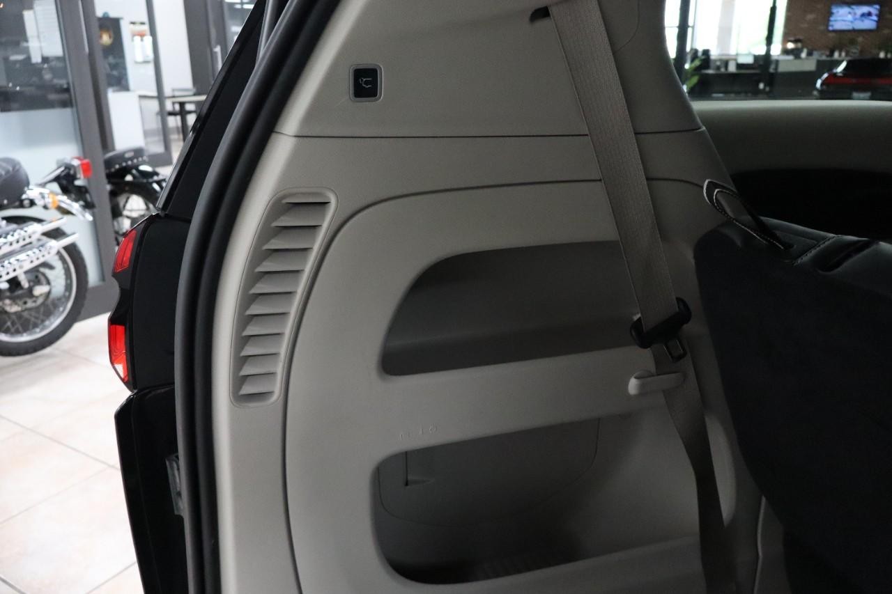 Chrysler Pacifica Vehicle Full-screen Gallery Image 26