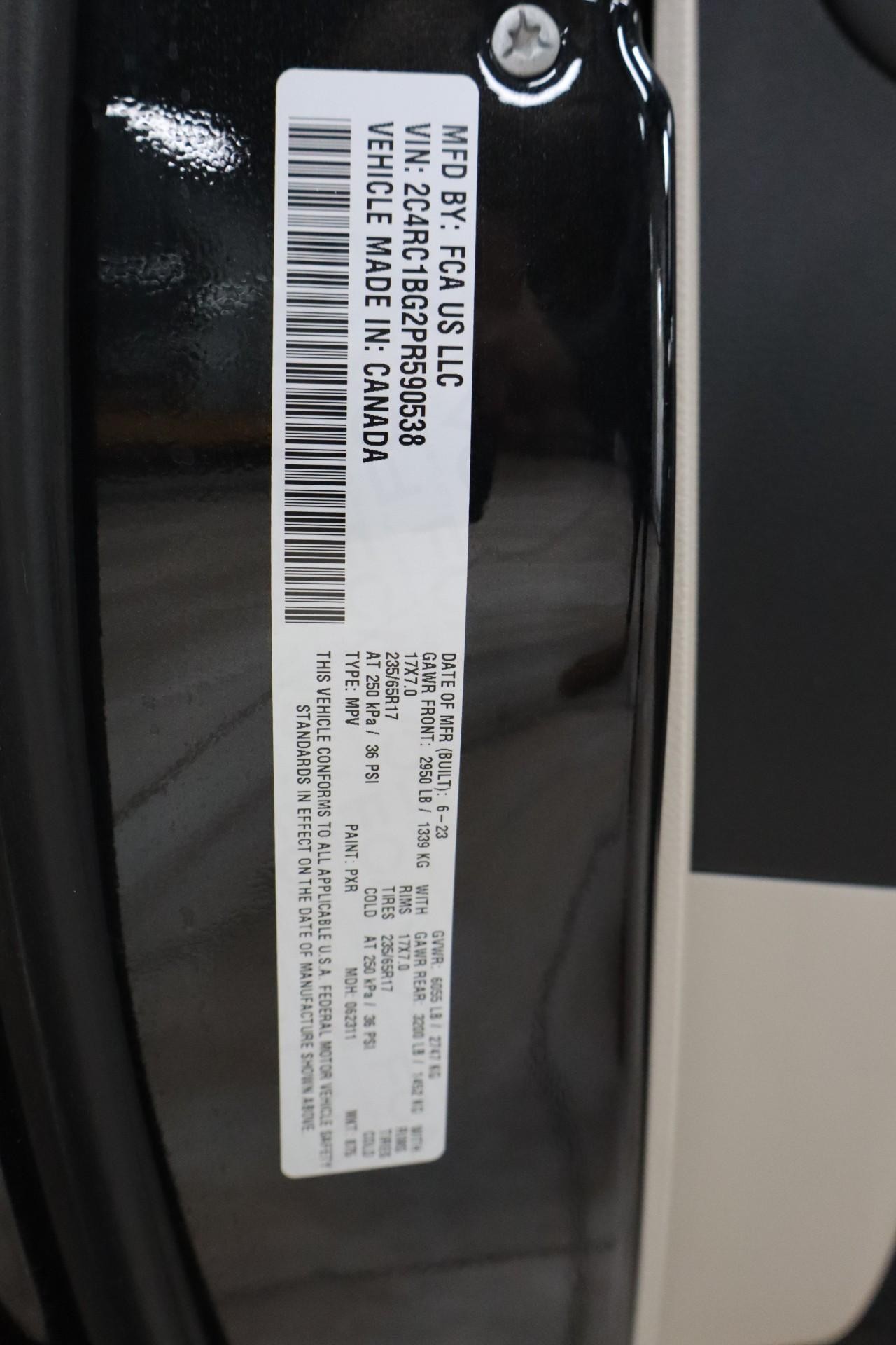 Chrysler Pacifica Vehicle Full-screen Gallery Image 29