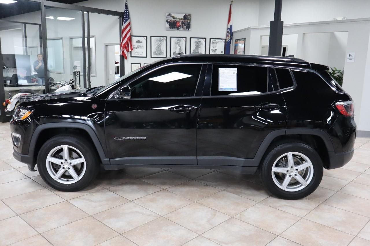 Jeep Compass Vehicle Full-screen Gallery Image 2