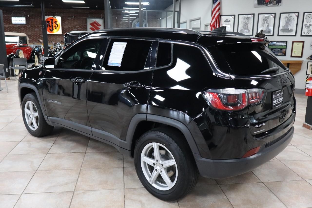 Jeep Compass Vehicle Full-screen Gallery Image 3