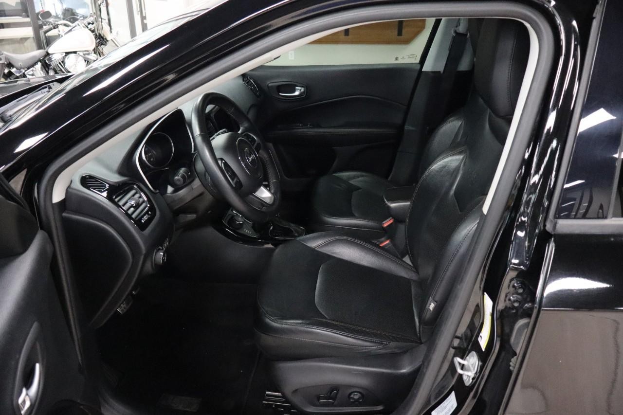 Jeep Compass Vehicle Full-screen Gallery Image 9