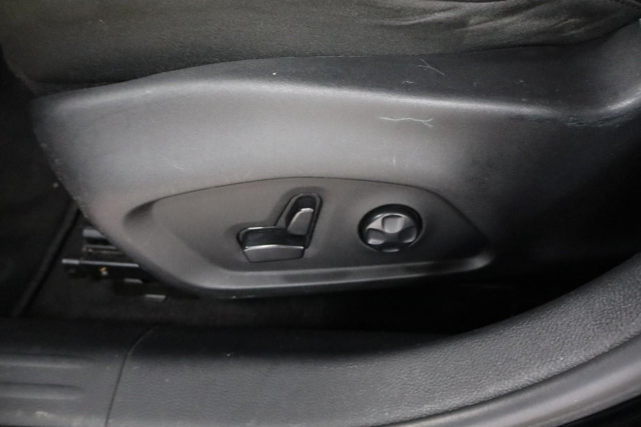 Jeep Compass Vehicle Full-screen Gallery Image 10