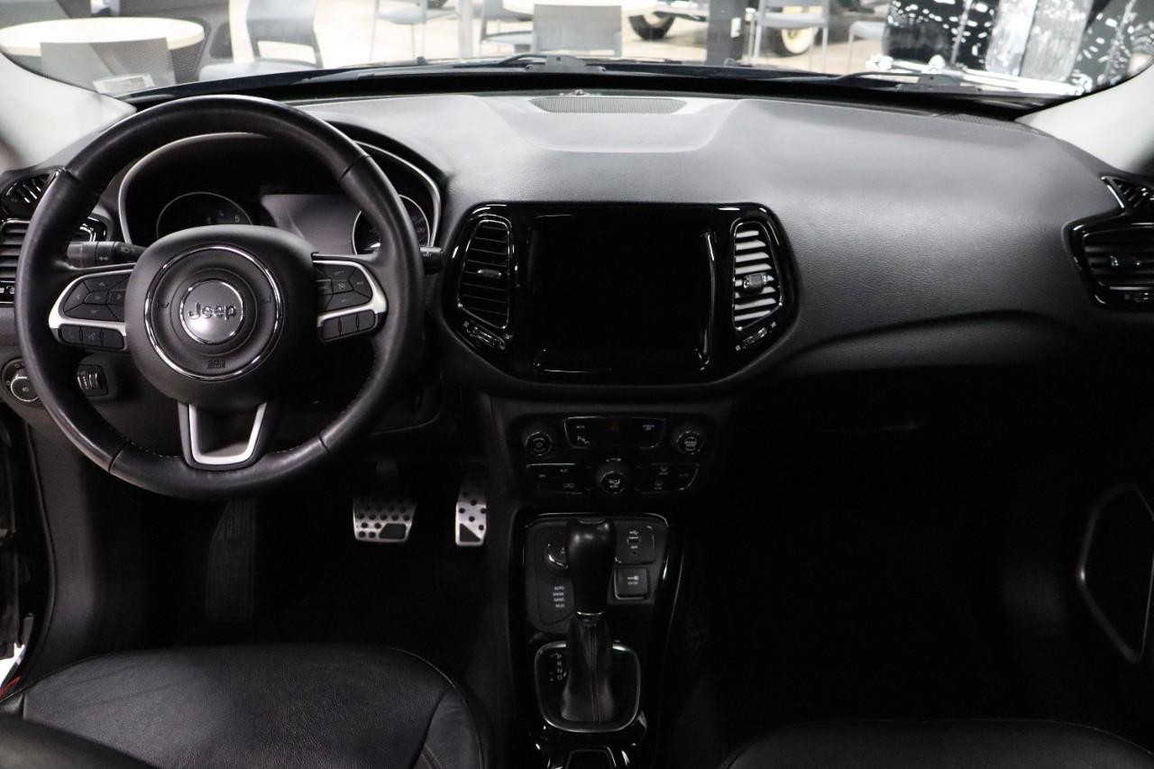 Jeep Compass Vehicle Full-screen Gallery Image 12